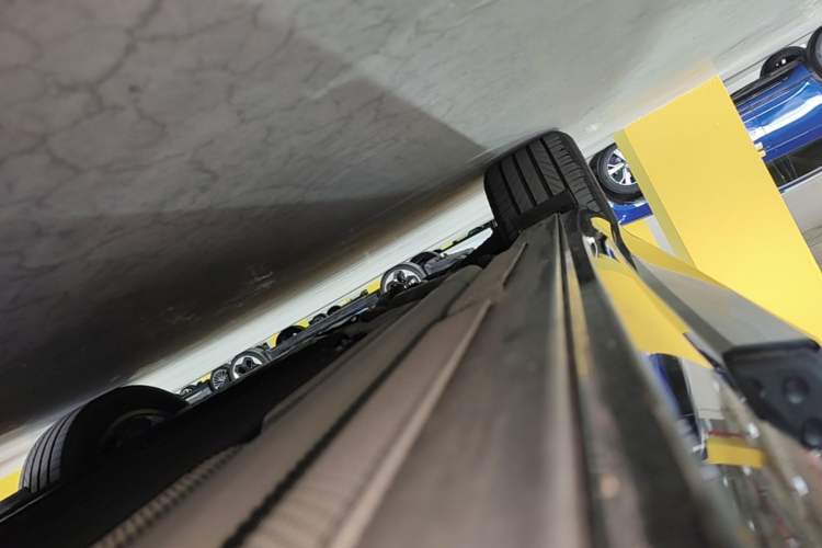 Used XPeng P7+ 2026 Model, Range-Extended 1550 Max Flagship Edition Right Side Sill