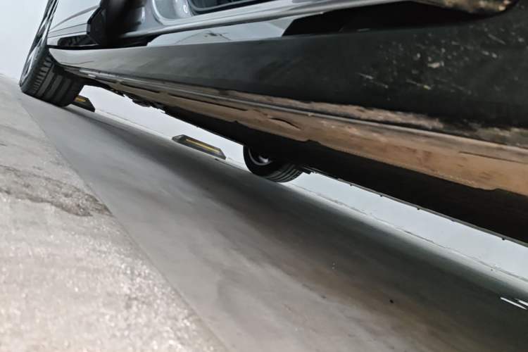 Used XPeng P7+ 2026 Model, Range-Extended 1550 Max Flagship Edition Right Side Sill