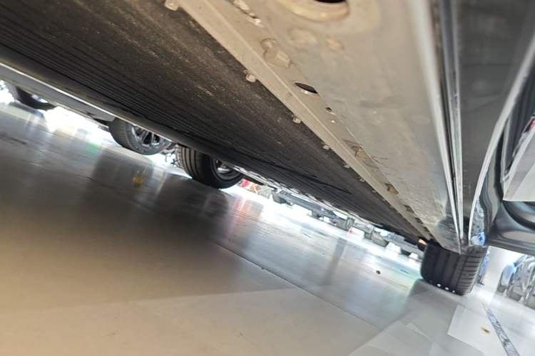 Used XPeng P7+ 2026 Model, Pure Electric 615 Max Flagship Edition Right Side Sill