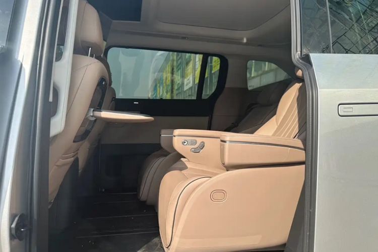 Used XPeng X9 2024 702 Ultra-Long Range Max Interior 2