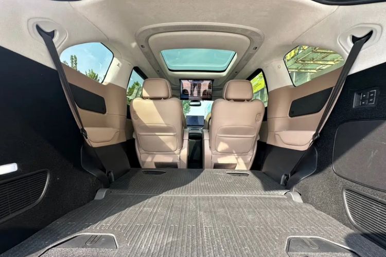 Used XPeng X9 2024 702 Ultra-Long Range Max Interior 5