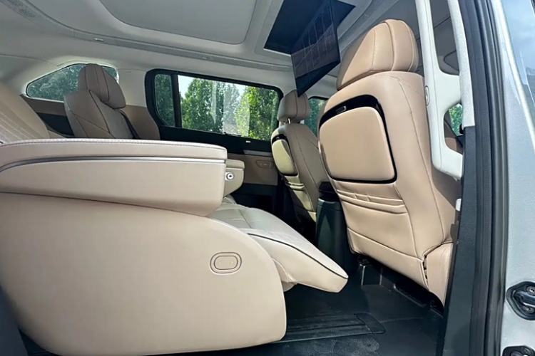 Used XPeng X9 2024 702 Ultra-Long Range Max Interior 8