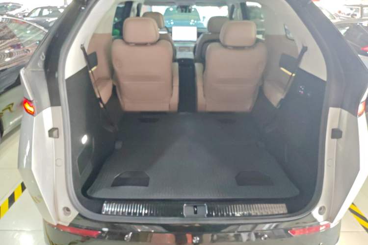 Used XPeng X9 2024 702 Ultra-Long Range Max Trunk