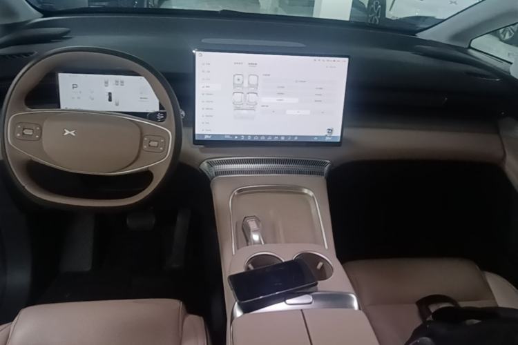 Used XPeng X9 2024 610 Long-Range Pro Center Console