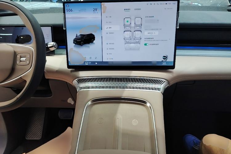 Used XPeng X9 2024 702 Ultra-Long Range Max Center Console