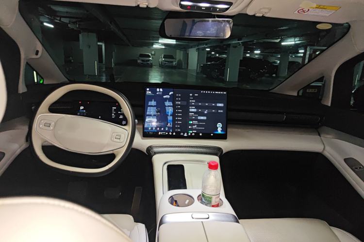 Used XPeng X9 2024 702 Ultra-Long Range Max Center Console