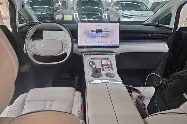 Used XPeng X9 2024 610 Long-Range Pro Center Console