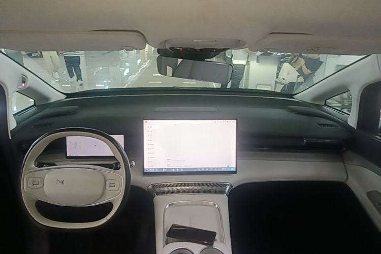 Used XPeng X9 2024 702 Ultra-Long Range Max Center Console