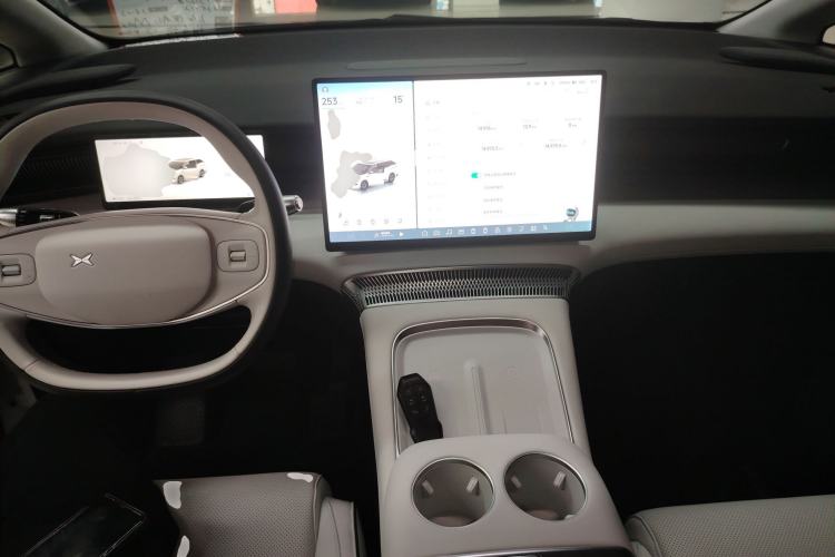 Used XPeng X9 2024 610 Long-Range Max Center Console