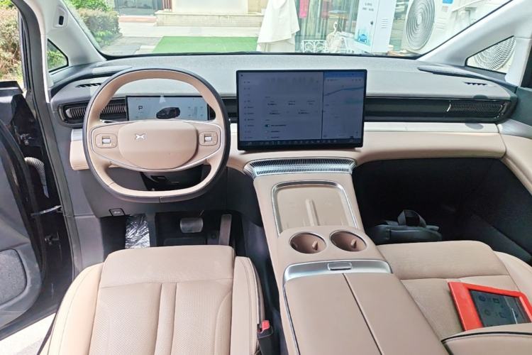 Used XPeng X9 2024 610 Long-Range Pro Center Console