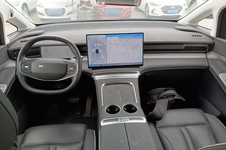 Used XPeng X9 2024 610 Long-Range Pro Center Console