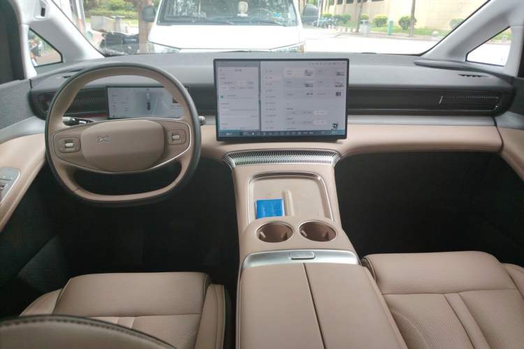 Used XPeng X9 2024 610 Long-Range Pro Center Console