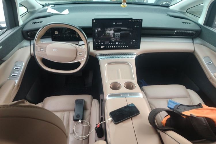 Used XPeng X9 2024 610 Long-Range Pro Center Console