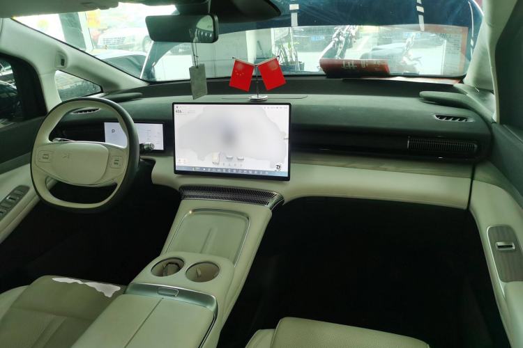 Used XPeng X9 2024 702 Ultra-Long Range Max Center Console