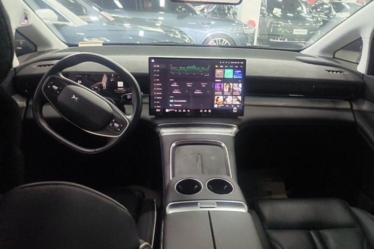 Used XPeng X9 2024 640 All-Wheel Drive High-Performance Max Center Console