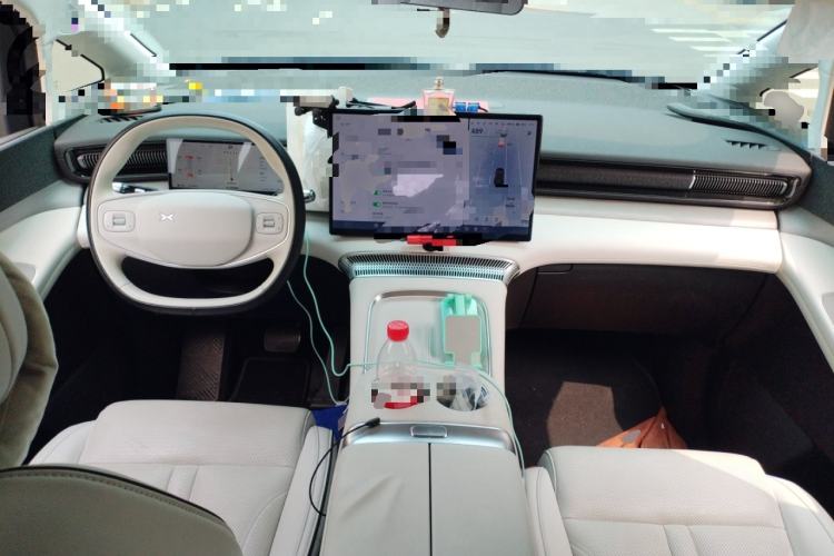 Used XPeng X9 2024 610 Long-Range Pro Center Console
