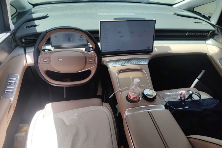Used XPeng X9 2024 702 Ultra-Long Range Pro Center Console