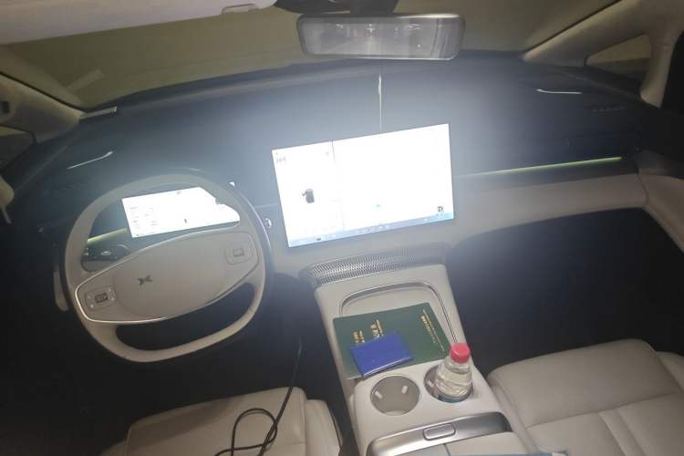 Used XPeng X9 2024 702 Ultra-Long Range Pro Center Console