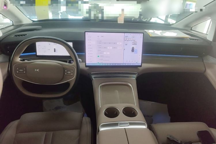 Used XPeng X9 2024 640 All-Wheel Drive High-Performance Max Center Console