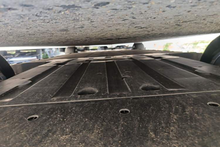 Used XPeng X9 2024 610 Long-Range Max Chassis Front