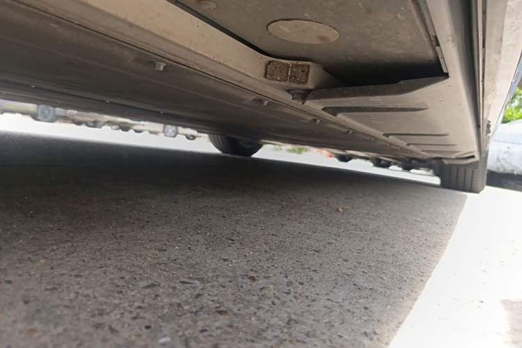Used XPeng X9 2024 610 Long-Range Max Chassis Front Left