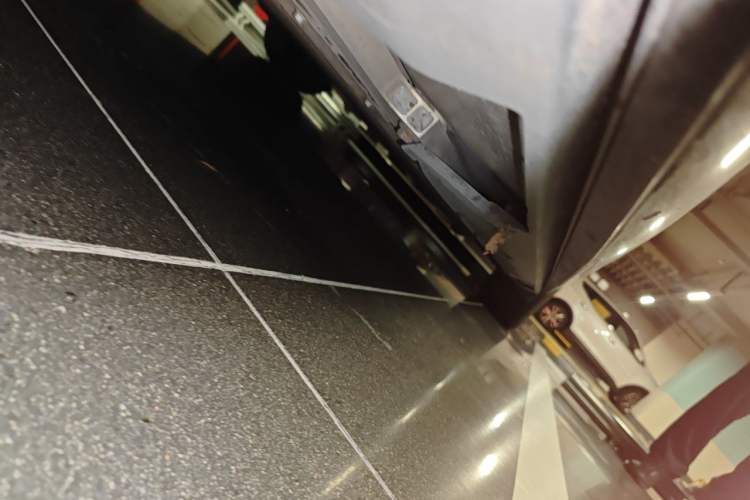 Used XPeng X9 2024 610 Long-Range Pro Chassis Front Left