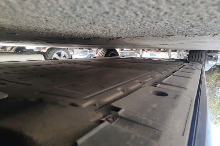 Used XPeng X9 2024 702 Ultra-Long Range Pro Chassis Front Right