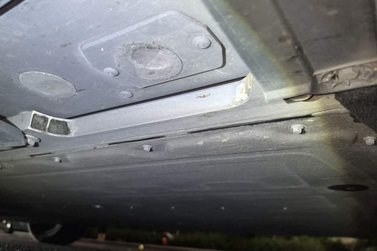 Used XPeng X9 2024 702 Ultra-Long Range Max Chassis Front Right