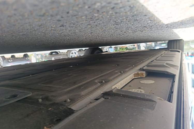 Used XPeng X9 2024 610 Long-Range Max Chassis Rear Left