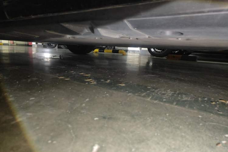 Used XPeng X9 2024 702 Ultra-Long Range Max Chassis Rear Left