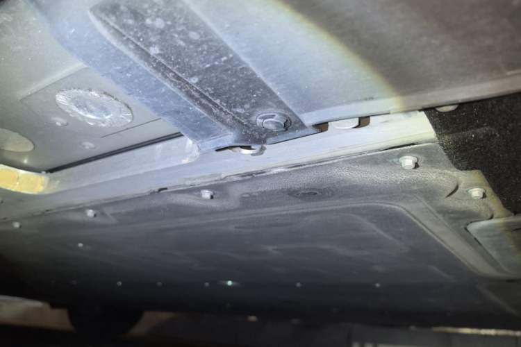 Used XPeng X9 2024 702 Ultra-Long Range Max Chassis Rear Left