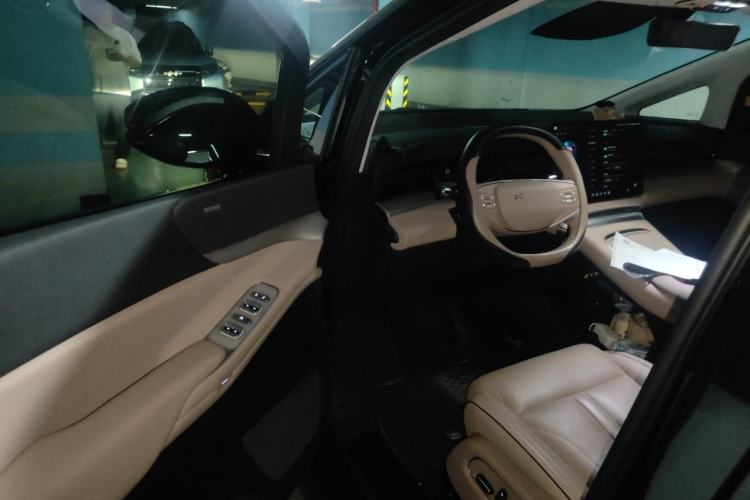 Used XPeng X9 2024 702 Ultra-Long Range Max Driver Seat