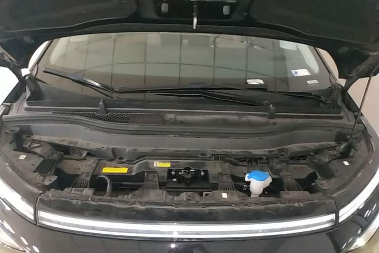Used XPeng X9 2024 610 Long-Range Pro Engine Bay