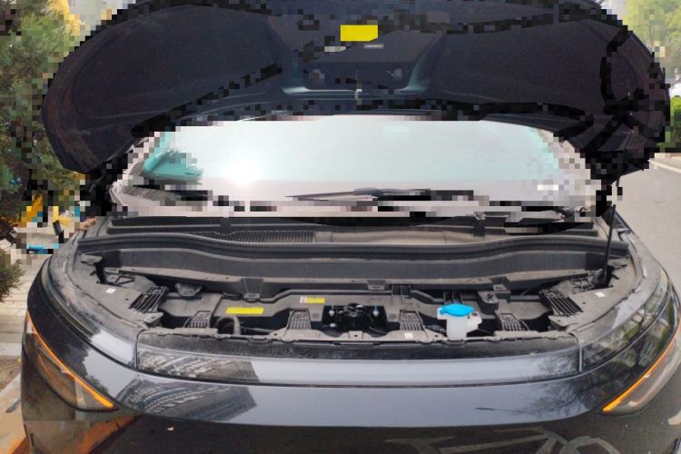 Used XPeng X9 2024 610 Long-Range Pro Engine Bay