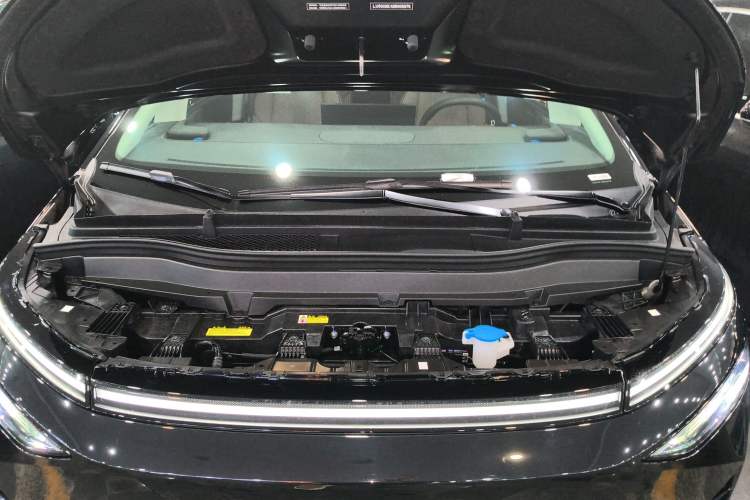 Used XPeng X9 2024 640 All-Wheel Drive High-Performance Max Engine Bay
