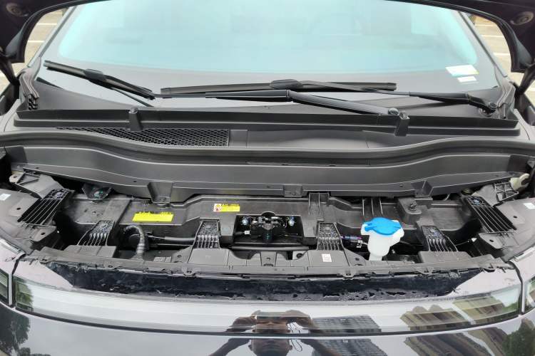 Used XPeng X9 2024 702 Ultra-Long Range Pro Engine Bay