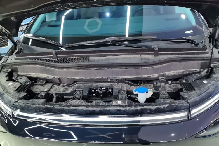 Used XPeng X9 2024 640 All-Wheel Drive High-Performance Max Engine Bay