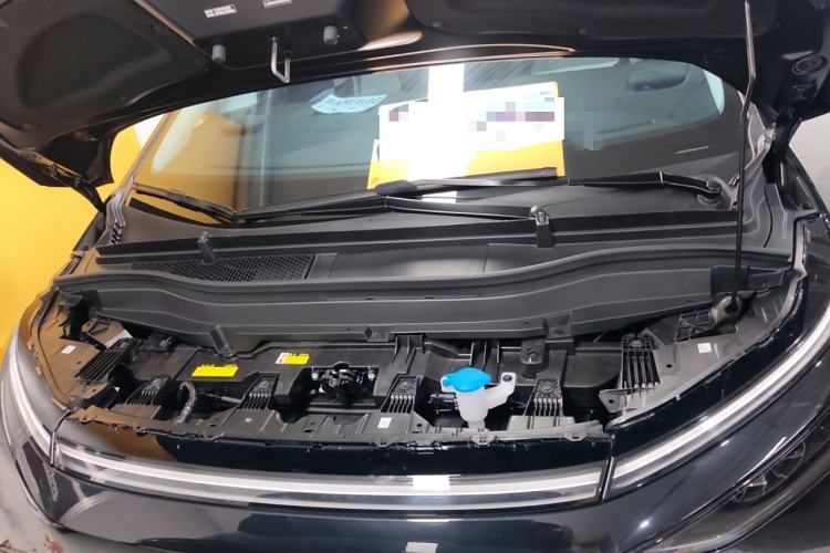 Used XPeng X9 2024 610 Long-Range Pro Engine Bay