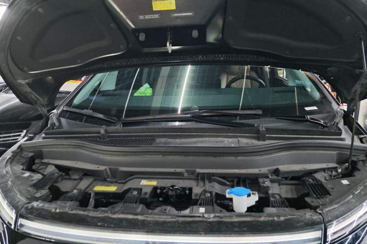 Used XPeng X9 2024 610 Long-Range Pro Engine Bay