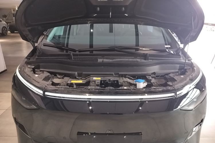Used XPeng X9 2024 702 Ultra-Long Range Max Engine Bay