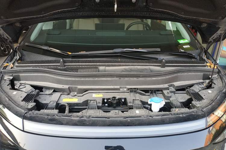 Used XPeng X9 2024 640 All-Wheel Drive High-Performance Max Engine Bay