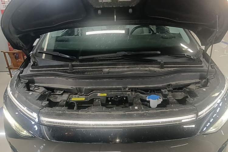 Used XPeng X9 2024 702 Ultra-Long Range Max Engine Bay