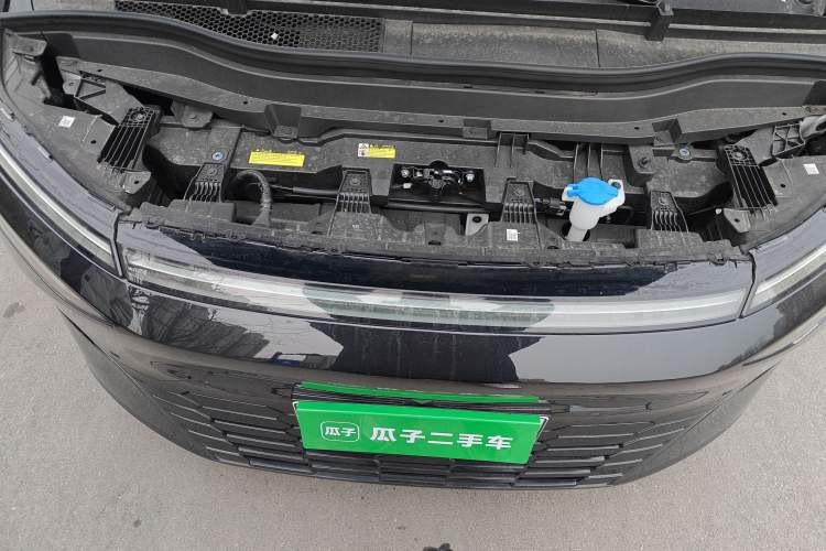 Used XPeng X9 2024 610 Long-Range Pro Engine Bay
