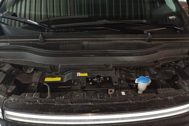 Used XPeng X9 2024 702 Ultra-Long Range Max Engine Bay
