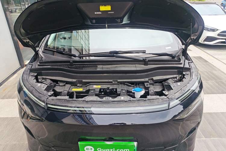 Used XPeng X9 2024 610 Long-Range Pro Engine Bay