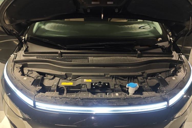 Used XPeng X9 2024 610 Long-Range Pro Engine Bay