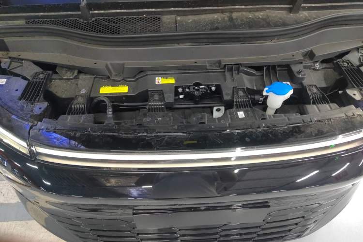 Used XPeng X9 2024 702 Ultra-Long Range Max Engine Bay