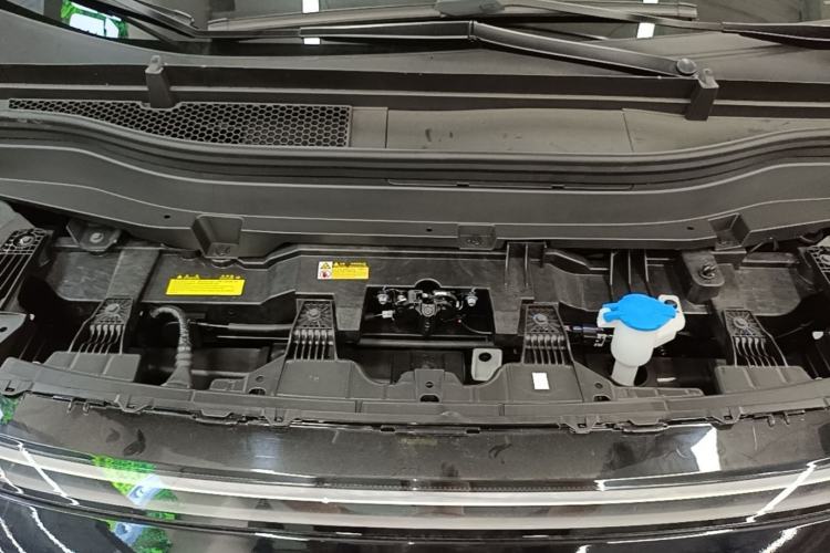 Used XPeng X9 2024 702 Ultra-Long Range Max Engine Bay