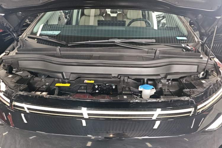 Used XPeng X9 2024 702 Ultra-Long Range Pro Engine Bay