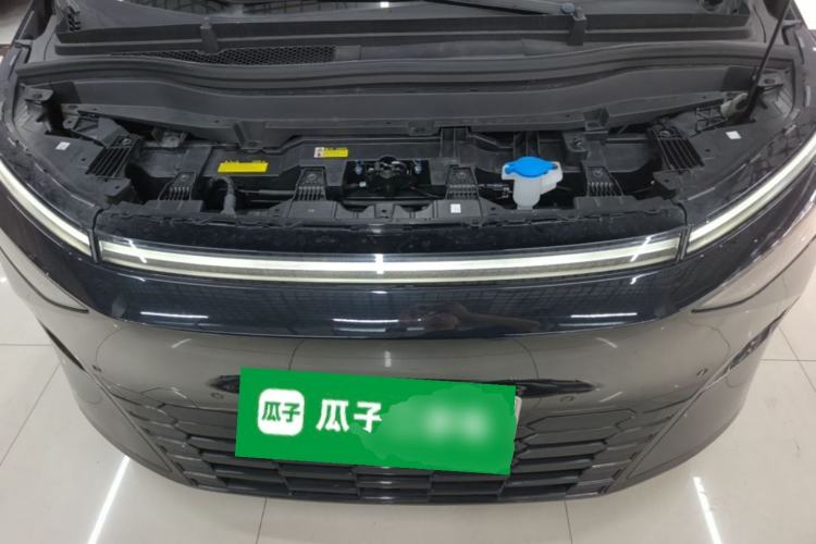 Used XPeng X9 2024 610 Long-Range Pro Engine Bay
